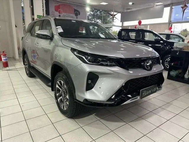 Carro Toyota SW4 2024 SRX Platinum 2.8 Turbodiesel 4x4 (Aut.) (7 Lugares)