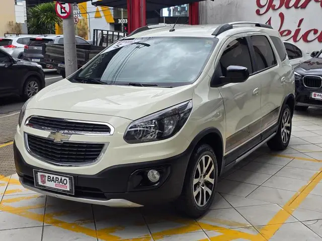 Carro Chevrolet Spin 2015 Activ 1.8 (Flex)