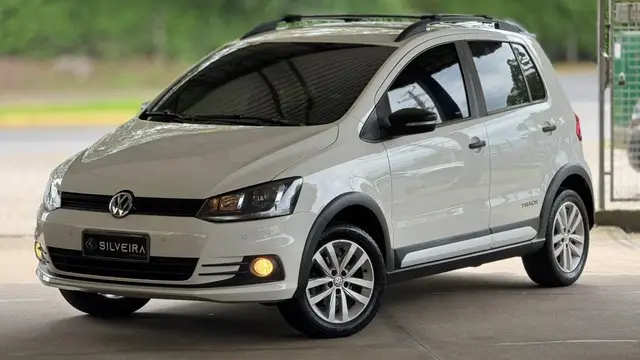 Carro Volkswagen Fox 2017 1.0 MPI Track (Flex)