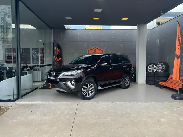 Carro Toyota SW4 2017 2.8 TDI SRX 7L 4x4 (Aut)