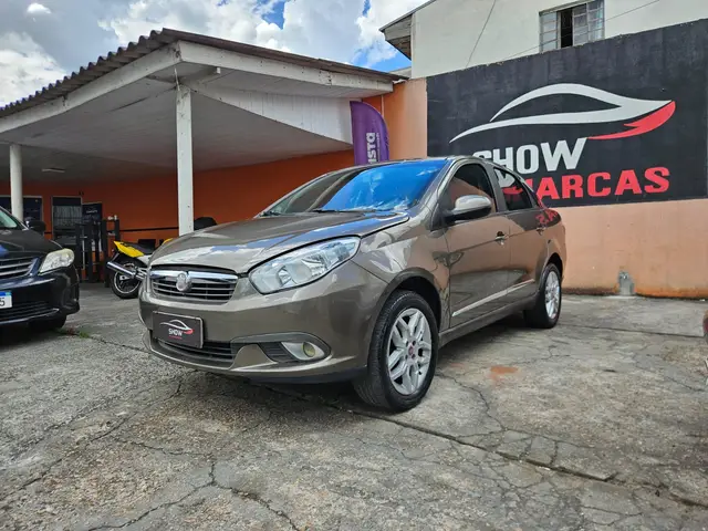 Carro Fiat Grand Siena 2014 Essence 1.6 16V (Flex)