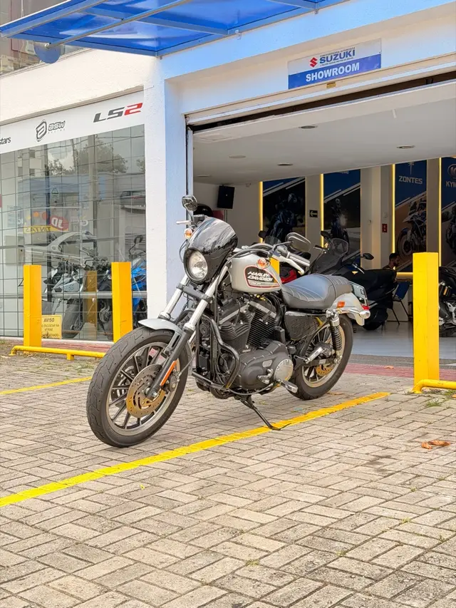 Moto Harley-Davidson Sportster XL 883 2013 Roadster