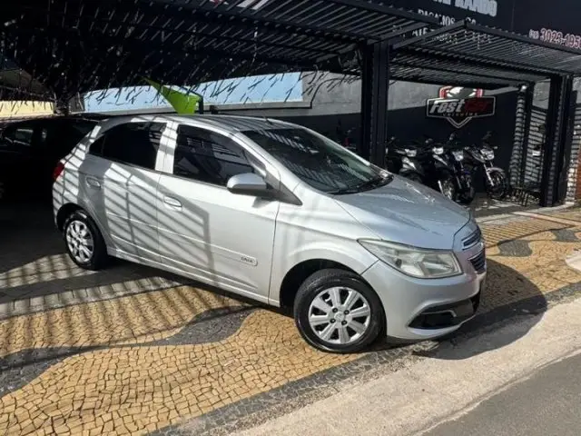 Carro Chevrolet Onix 2013 1.0 LT SPE/4