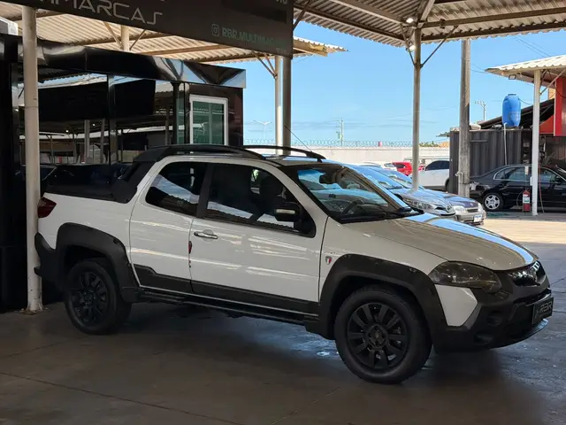 Carro Fiat Strada 2015 Adv.1.8 16V Dualogic Flex CD