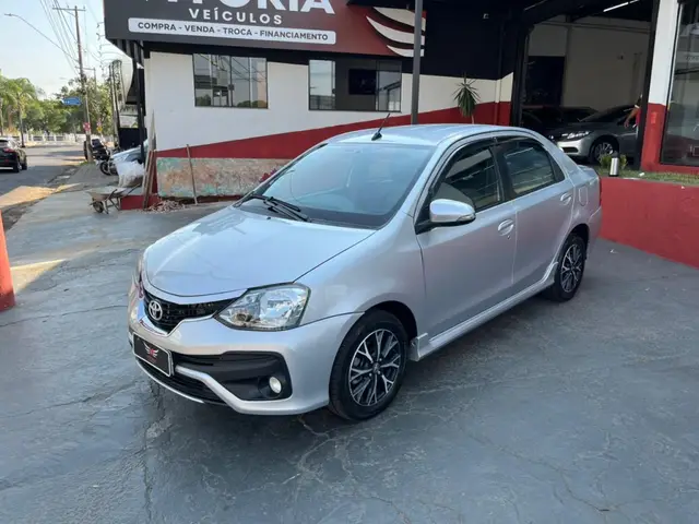 Carro Toyota Etios Sedan 2018 Platinum 1.5 (Aut) (Flex)