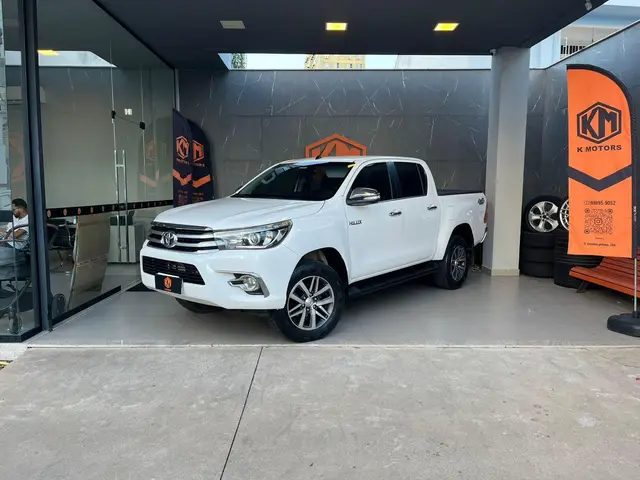 Carro Toyota Hilux Cabine Dupla 2017 Hilux 2.8 TDI SRX CD 4x4 (Aut)