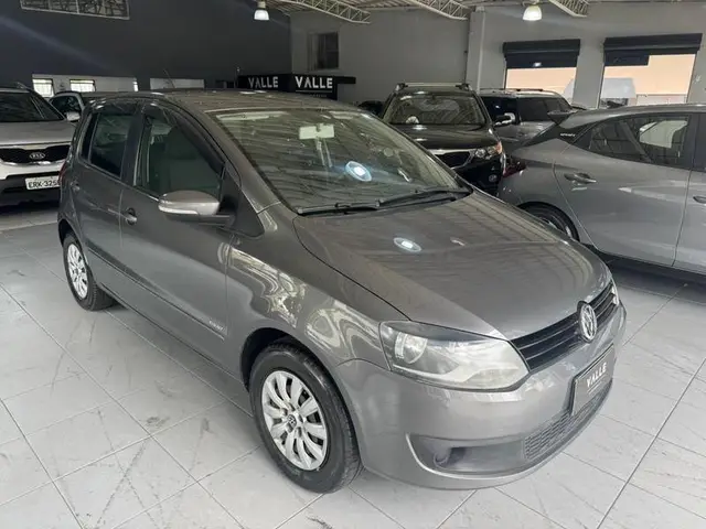 Carro Volkswagen Fox 2014 1.0 TEC (Flex) 4p