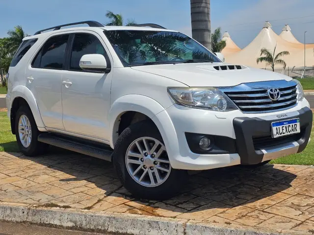 Carro Toyota Hilux SW4 2014 3.0 TDI 4x4 SRV 5L