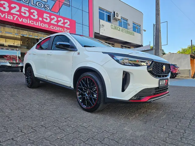 Carro Fiat Fastback 2025 Abarth