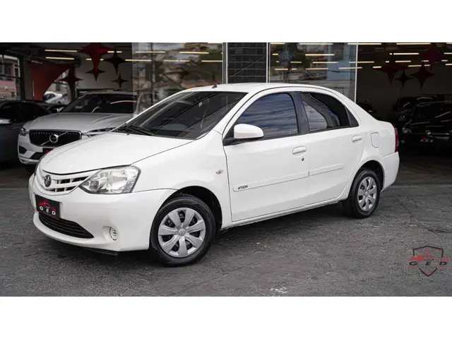 Carro Toyota Etios 2016 XS 1.5 (Flex)