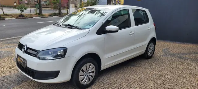Carro Volkswagen Fox 2014 1.0 TEC BlueMotion (Flex) 4p