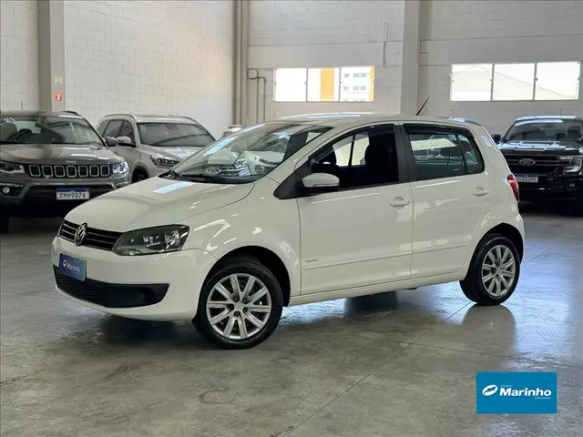 Carro Volkswagen Fox 2014 1.0 TEC (Flex) 4p