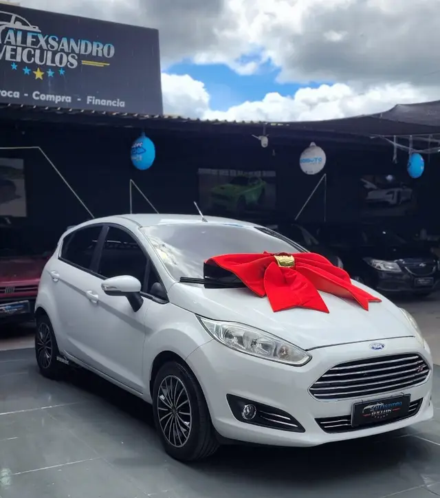 Carro Ford Fiesta Hatch 2014 SE Plus 1.6 RoCam (Flex)