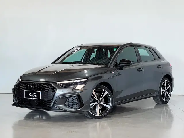 Carro Audi A3 Sportback 2023 S-Line 2.0 TFSI S-tronic (Híb.)