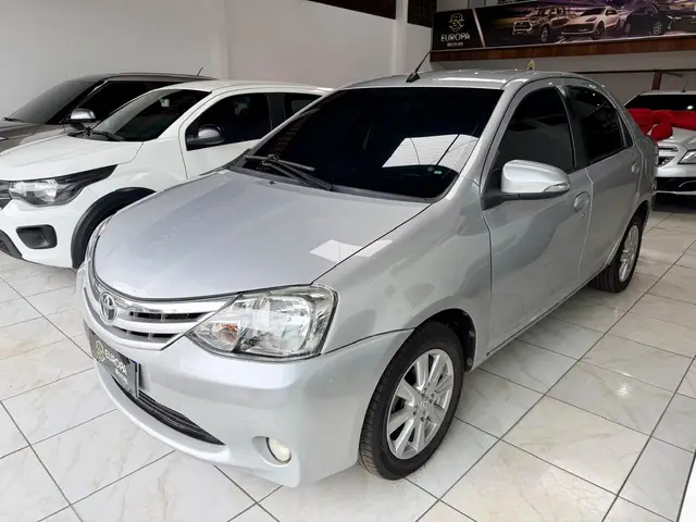 Carro Toyota Etios Sedan 2017 XLS 1.5 (Aut) (Flex)