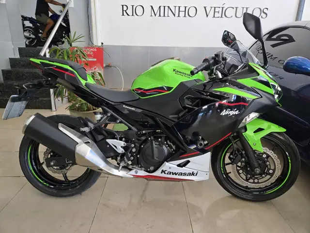 Moto Kawasaki Ninja 2021 400