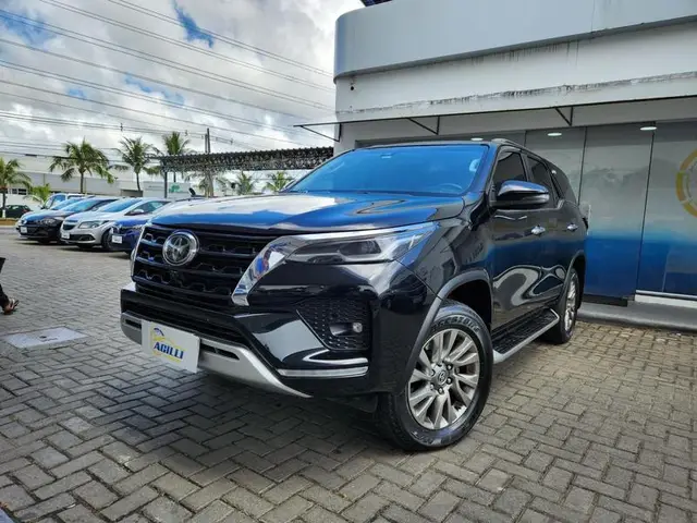 Carro Toyota Hilux SW4 2023 SRX 2.8 turbodiesel 7L 4x4 (Aut)