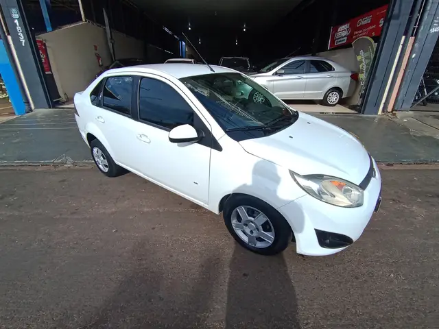 Carro Ford Fiesta Sedan 2014 SE 1.6 Rocam (Flex)