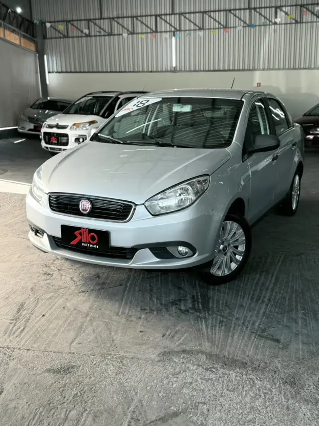 Carro Fiat Grand Siena 2018 Attractive 1.0 (Flex)