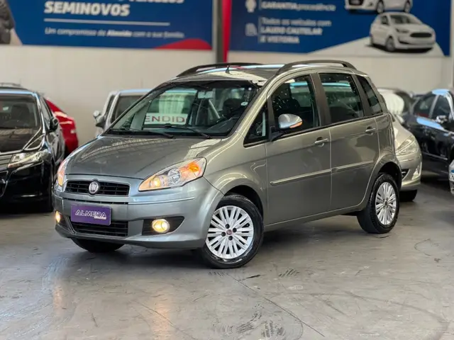 Carro Fiat Idea 2013 Attractive 1.4 8V (Flex)