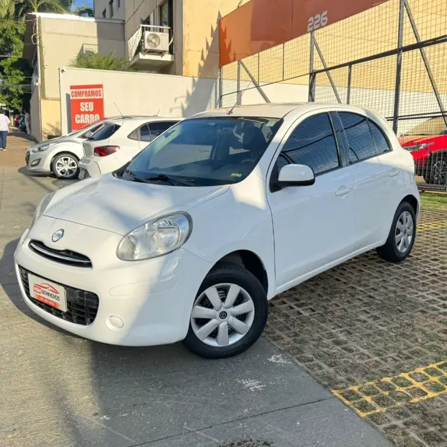 Carro Nissan March 2012 1.0 16V S (Flex)