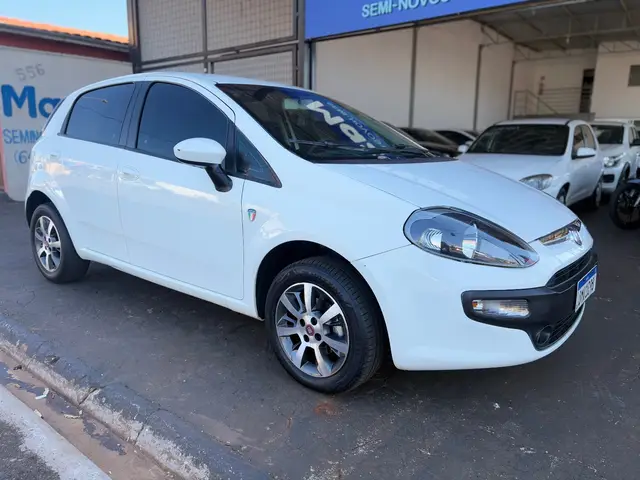 Carro Fiat Punto 2015 Attractive 1.4 (Flex)