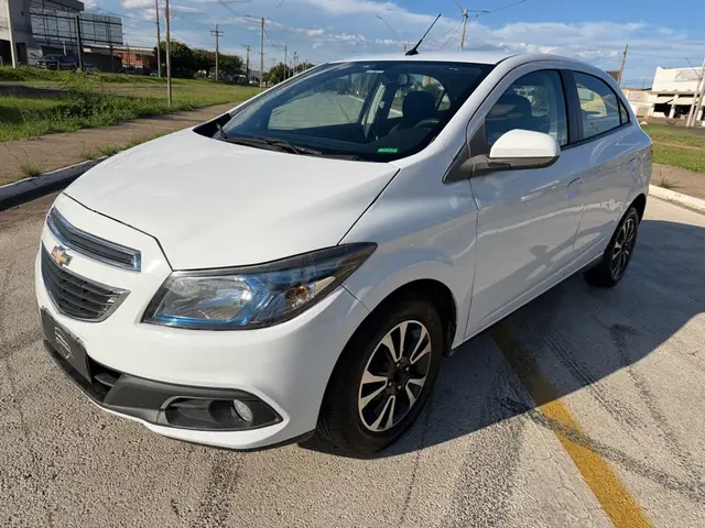 Carro Chevrolet Onix 2014 HATCH LTZ 1.4 8V FlexPower 5p Mec.