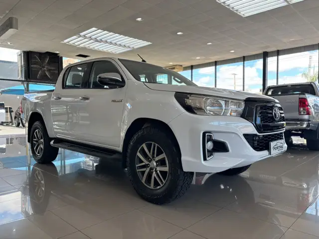 Carro Toyota Hilux Cabine Dupla 2020 Hilux 2.8 TDI SRV CD 4x4 (Aut)