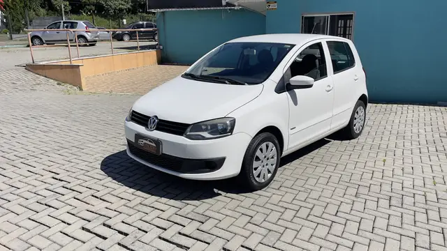 Carro Volkswagen Fox 2011 1.0 8V (Flex) 4p