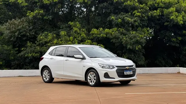 Carro Chevrolet Onix 2023 LT 1.0