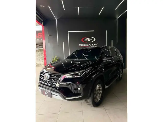 Carro Toyota SW4 2024 SRX 2.8 Turbodiesel 4x4 (Aut.) (7 Lugares)