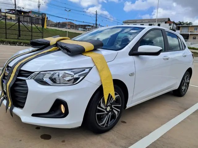 Carro Chevrolet Onix Plus 2024 LT 1.0