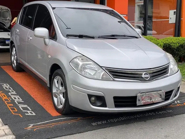 Carro Nissan Tiida 2012 S 1.8 (flex)