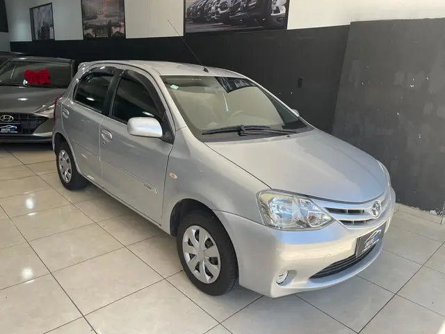 Carro Toyota Etios 2013 XS 1.3 (Flex)