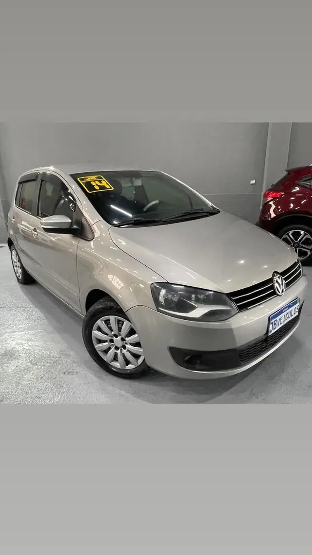 Carro Volkswagen Fox 2014 1.0 TEC (Flex) 4p