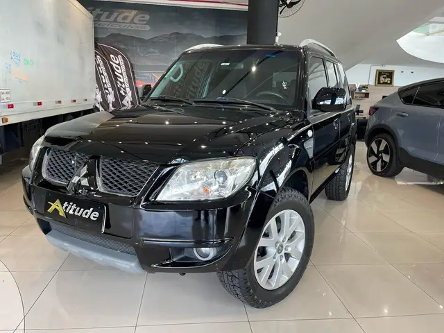 Carro Mitsubishi Pajero TR4 2013 2.0 16V 4x2 (Flex)