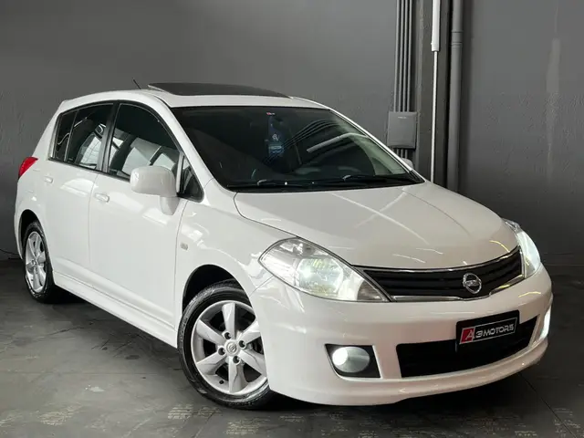 Carro Nissan Tiida 2013 SL 1.8 (flex)