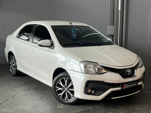 Carro Toyota Etios Sedan 2018 Platinum 1.5 (Aut) (Flex)
