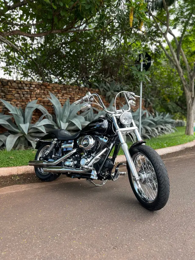 Moto Harley-Davidson Dyna 2011 Super Glide Custom