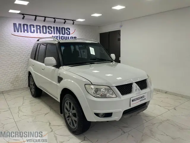 Carro Mitsubishi Pajero TR4 2013 2.0 16V 4x2 (Flex) (Aut)