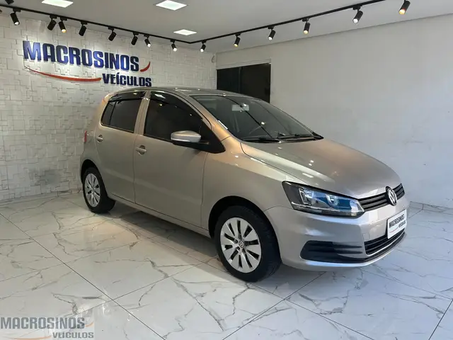 Carro Volkswagen Fox 2015 Trendline 1.0 TEC (Flex)