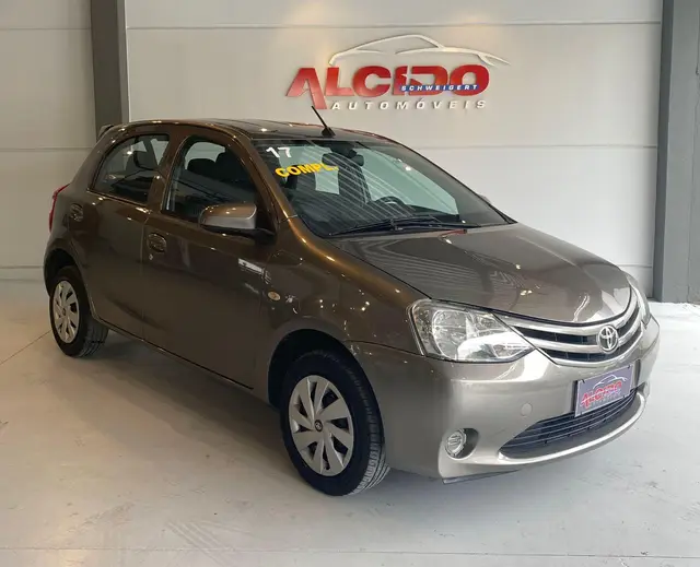 Carro Toyota Etios 2017 X 1.3 (Flex)