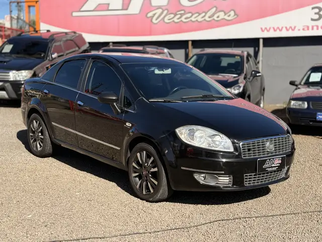 Carro Fiat Linea 2013 Absolute 1.8 16V Dualogic (Flex)