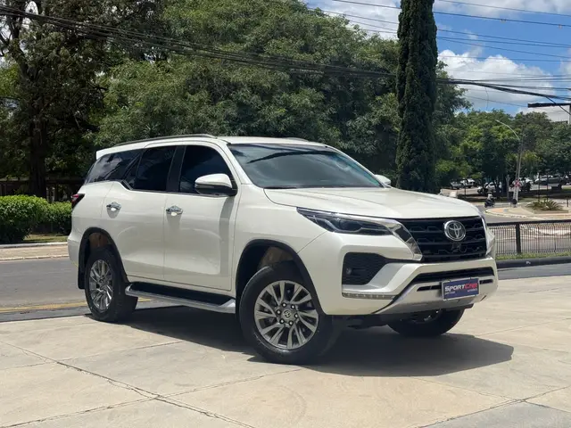 Carro Toyota SW4 2022 SRX 2.8 turbodiesel 7L 4x4 (Aut)