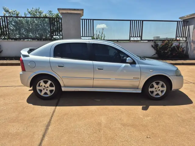 Carro Chevrolet Astra Hatch 2008 Advantage 2.0 (Flex)