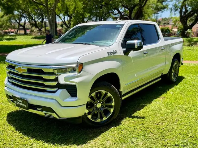 Carro Chevrolet Silverado 2024 High Country 5.3