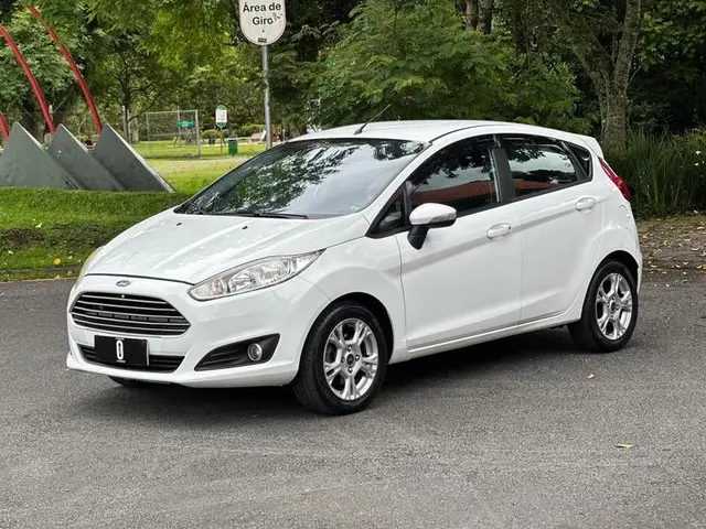 Carro Ford Fiesta Hatch 2015 Titanium Powershift 1.6 (Flex)