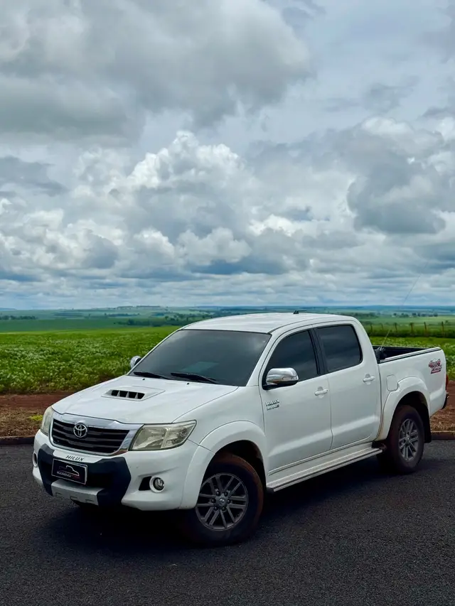 Carro Toyota Hilux Cabine Dupla 2014 Hilux 3.0 TDI 4x4 CD SRV Top (Aut)