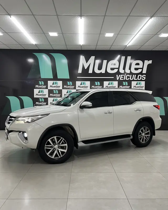 Carro Toyota SW4 2016 2.8 TDI SRX 5L 4x4 (Aut)