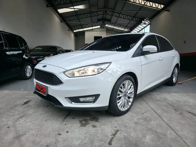 Carro Ford Focus Hatch 2018 SE Plus 2.0 PowerShift